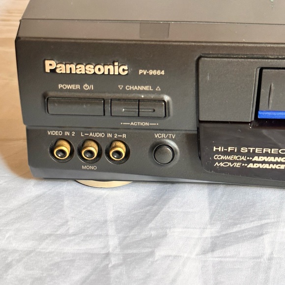 Panasonic VCR player &VHS tapes movies bundles - Picture 14 of 16